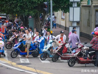 廣西恭城瑤族自治縣市場監(jiān)管局、開展貨車、電動自行車專項整治