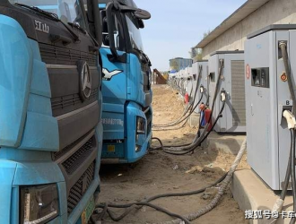 中國重汽首批換電車30輛電動重卡交付日照港